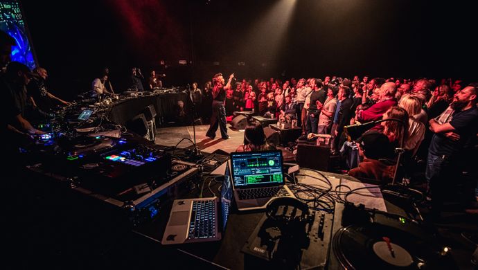 DJ Grazzhoppa's DJ Bigband