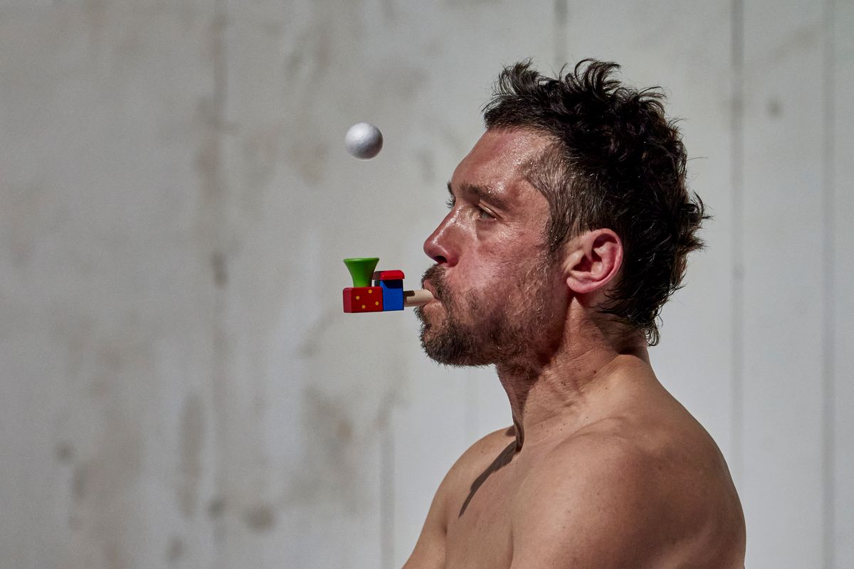 B L A N C - Sébastien Wojdan/Galapiat Cirque