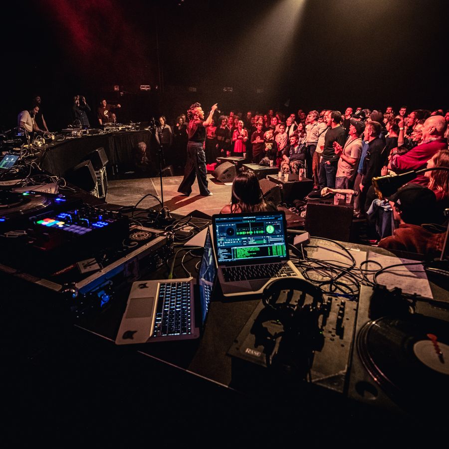 DJ Grazzhoppa's DJ Bigband